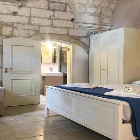 Odegos Monolocali Vico Sant'Antonio Villa Carpignano Salentino Luaran gambar