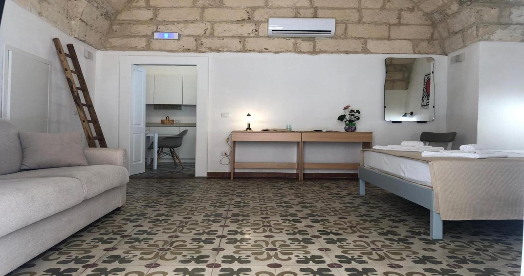 Odegos Monolocali Vico Sant'Antonio Villa Carpignano Salentino Luaran gambar