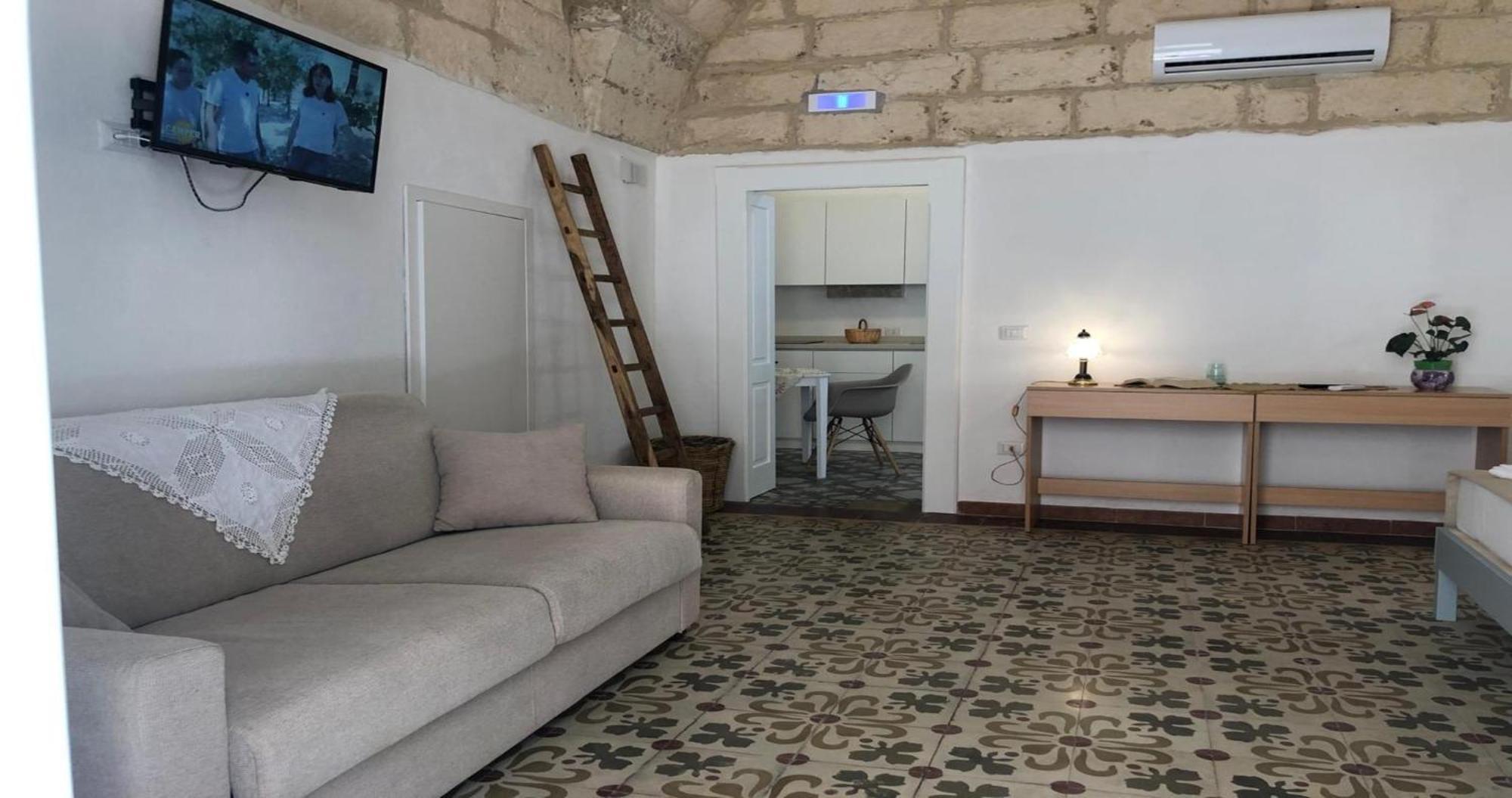 Odegos Monolocali Vico Sant'Antonio Villa Carpignano Salentino Luaran gambar