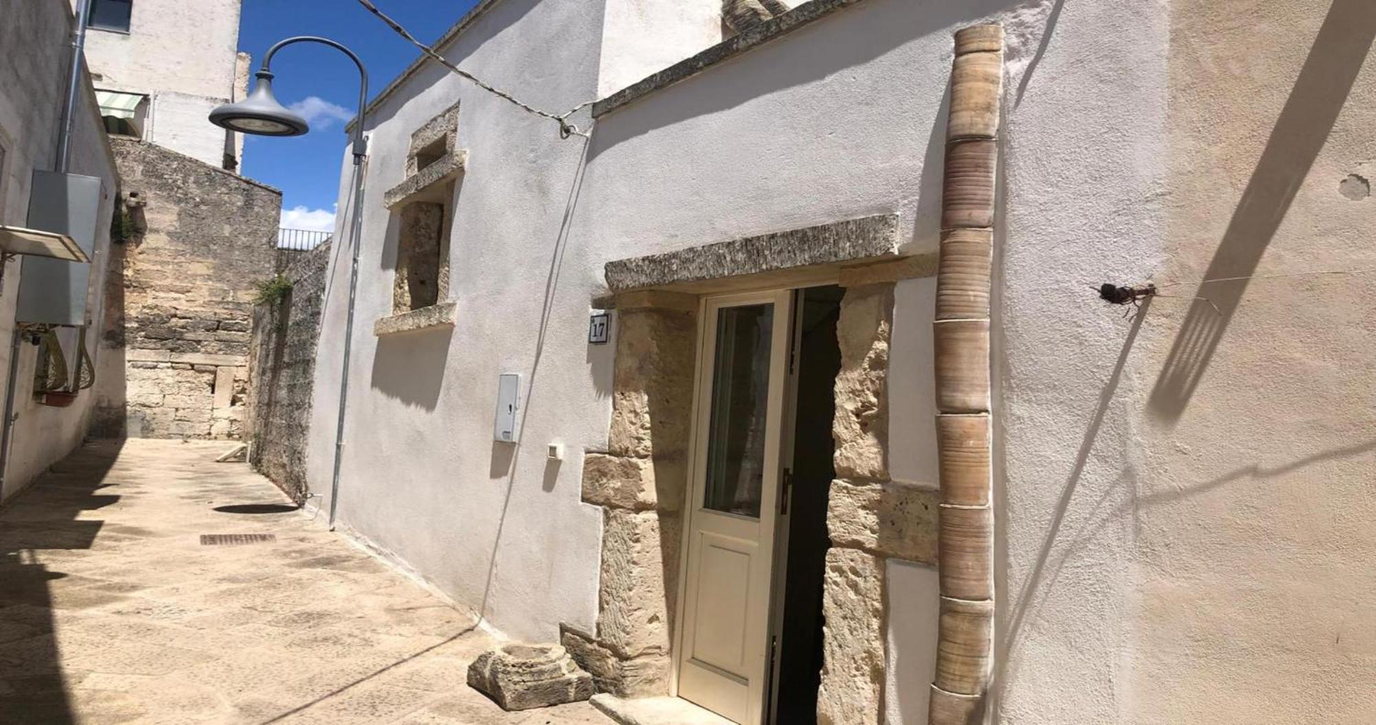 Odegos Monolocali Vico Sant'Antonio Villa Carpignano Salentino Luaran gambar