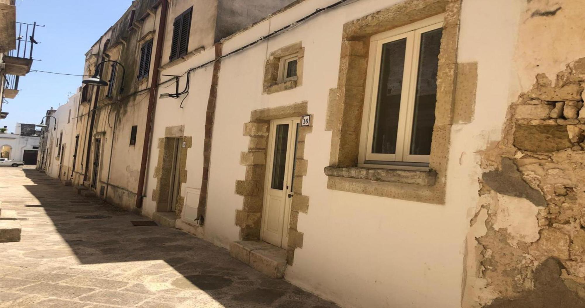 Odegos Monolocali Vico Sant'Antonio Villa Carpignano Salentino Luaran gambar
