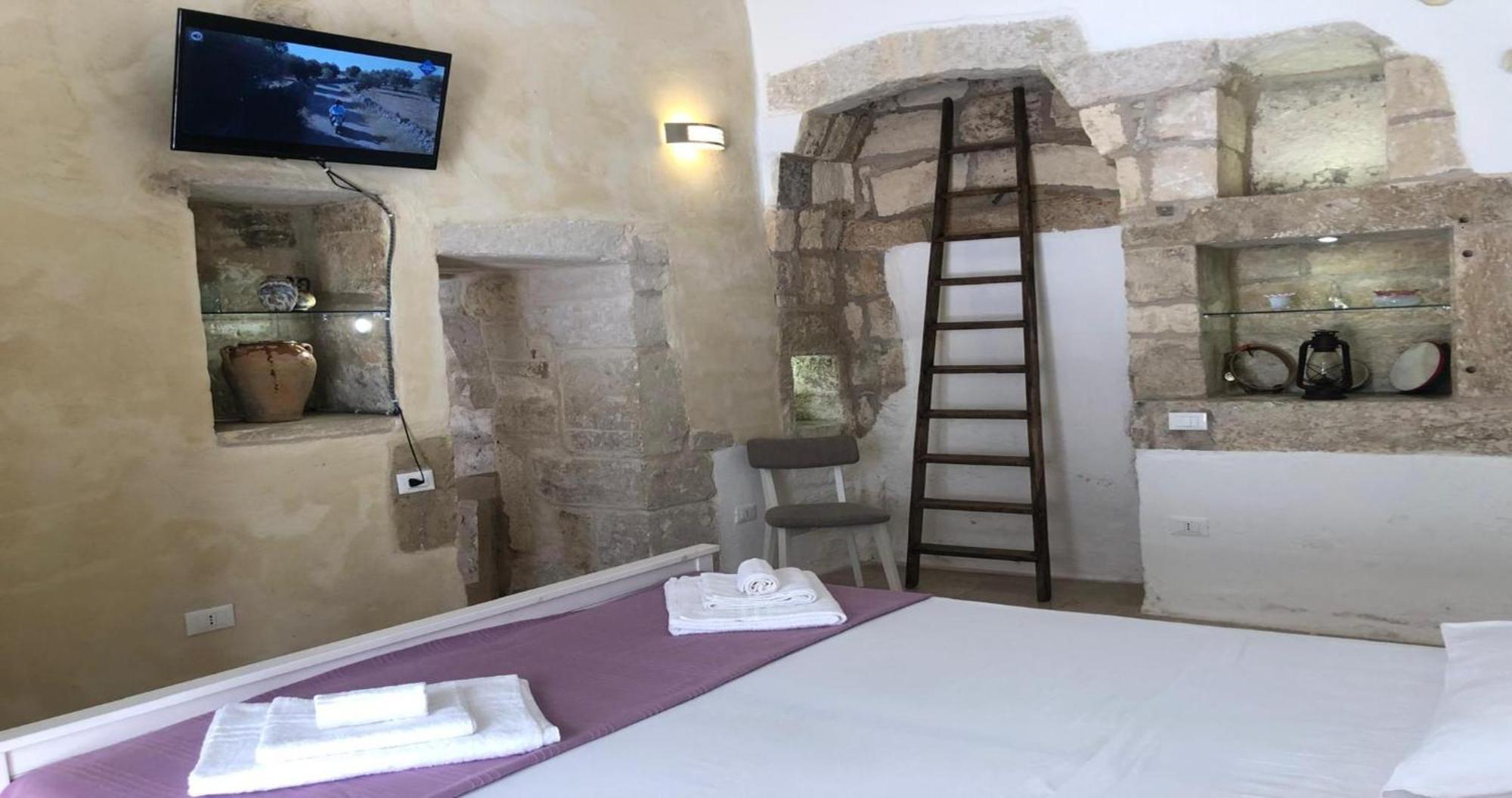 Odegos Monolocali Vico Sant'Antonio Villa Carpignano Salentino Luaran gambar