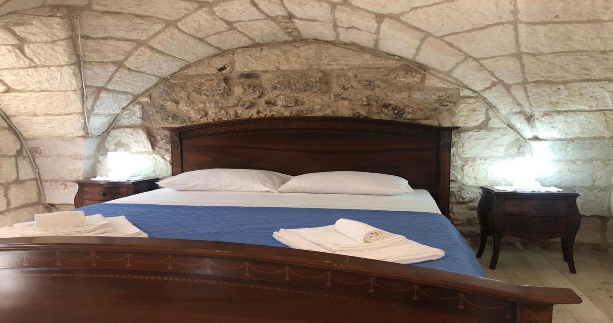 Odegos Monolocali Vico Sant'Antonio Villa Carpignano Salentino Luaran gambar