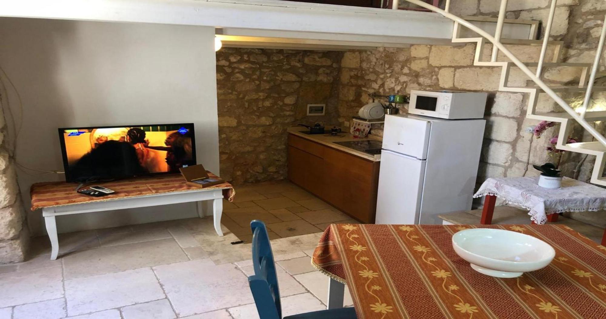 Odegos Monolocali Vico Sant'Antonio Villa Carpignano Salentino Luaran gambar